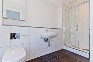 Master Bedroom En Suite Shower Room- click for photo gallery